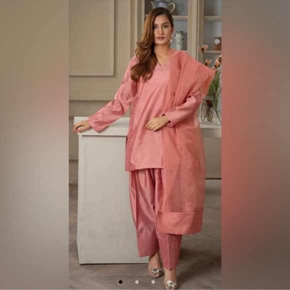 Pakistani Farshi shalwar 3 piece stitched suit in pink - Picture 1 of 2